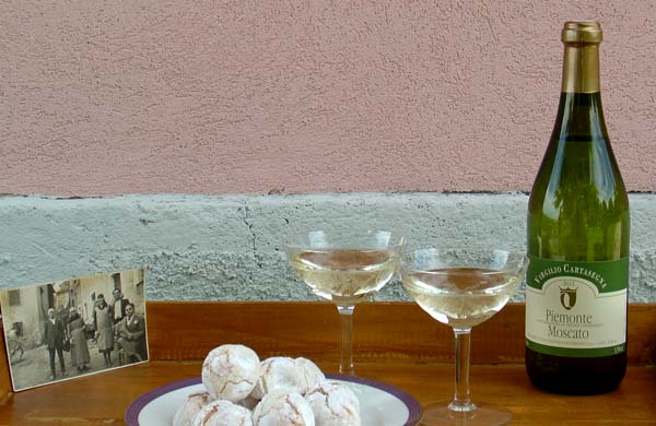 Abbinamento Moscato e Amaretti di Gavi