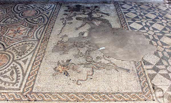 Ambrosia e Licurgo - Mosaico el pavimento del triclinum - Area archeologica di Libarna