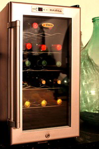 cantinetta refrigerante per la conservazione del vino